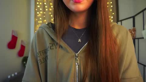 Snapshot of estrellabecnel chatting on 12.19.25 Anna online show from 12.19.25