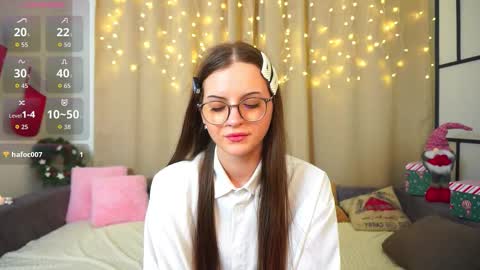 Snapshot of estrellabecnel chatting on 12.20.25 Anna online show from 12.20.25