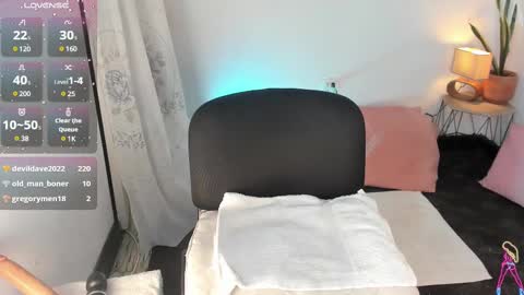 Snapshot of estrellah__ chatting on 02.16.25 - E S T R E L L A M I L F - online show from 02.16.25