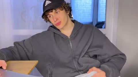 Snapshot of estremecerse chatting on 04.23.26 Alex online show from 04.23.26