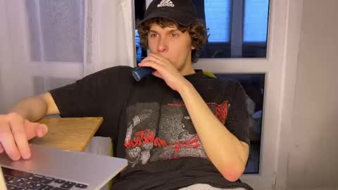 Snapshot of estremecerse chatting on 05.03.26 Alex online show from 05.03.26