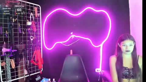 Snapshot of estudiooro509 chatting on 11.14.25 Cloe and Megan online show from 11.14.25