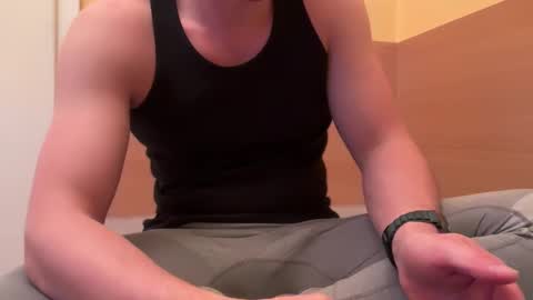 Snapshot of etat_on chatting on 09.26.25 Tom online show from 09.26.25