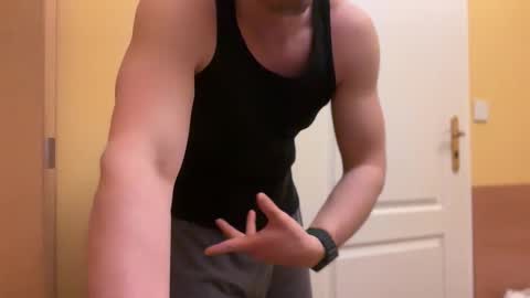 Snapshot of etat_on chatting on 03.05.26 Tom online show from 03.05.26