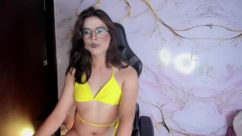 Snapshot of eterea_blow chatting on 09.27.25 Eterea online show from 09.27.25