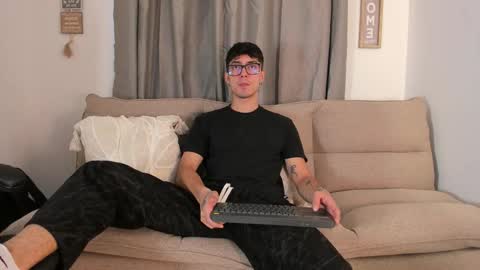 Snapshot of etham_wolf1 chatting on 03.25.26 etham_wolf1 online show from 03.25.26