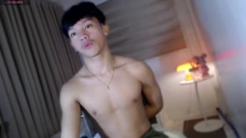 Snapshot of etherealboytoy4hire chatting on 07.26.26 Rey online show from 07.26.26