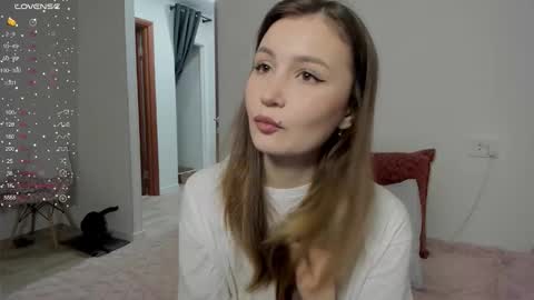 Veronica Tiia Lilith left to right online show from 03.27.26