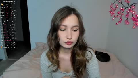 Veronica Tiia Lilith left to right online show from 04.16.26