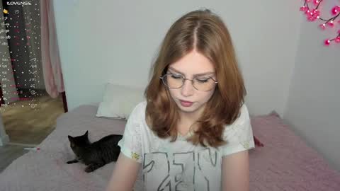 Veronica Tiia Lilith left to right online show from 06.01.26