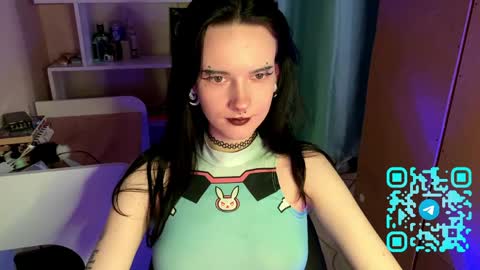 Snapshot of eunabiddlecome chatting on 04.08.26 Kate online show from 04.08.26