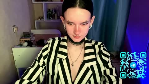 Snapshot of eunabiddlecome chatting on 04.12.26 Kate online show from 04.12.26