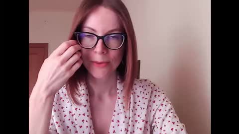 Snapshot of eva_cutesmile chatting on 09.22.25 Eva online show from 09.22.25