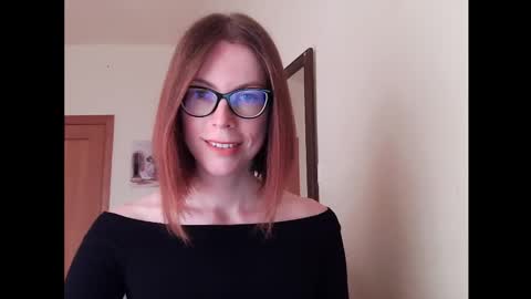 Snapshot of eva_cutesmile chatting on 10.01.25 Eva online show from 10.01.25