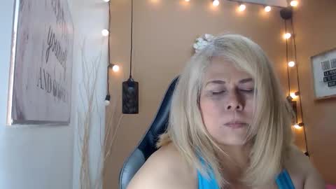 eva_love49 online show from 11.28.25