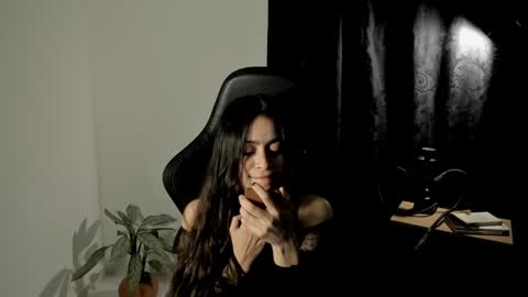 eva_monn online show from 12.28.24