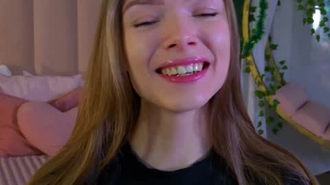 Snapshot of eva_natsumi chatting on 12.21.24 Eva online show from 12.21.24