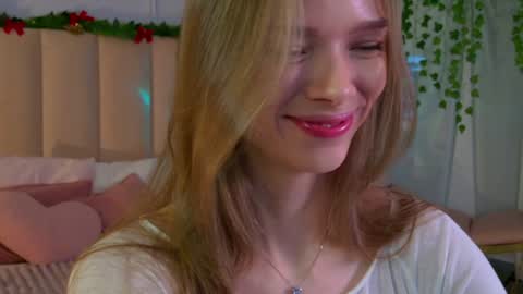 Snapshot of eva_natsumi chatting on 12.22.24 Eva online show from 12.22.24