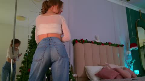 Snapshot of eva_natsumi chatting on 12.22.24 Eva online show from 12.22.24