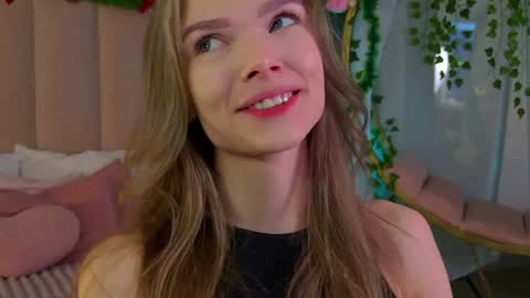 Snapshot of eva_natsumi chatting on 12.24.24 Eva online show from 12.24.24