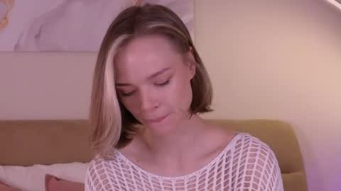 Snapshot of eva_natsumi chatting on 01.27.25 Eva online show from 01.27.25