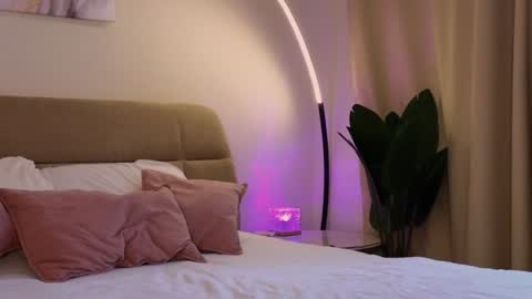 Snapshot of eva_natsumi chatting on 02.05.25 Eva online show from 02.05.25