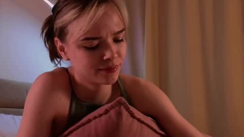 Snapshot of eva_natsumi chatting on 02.17.25 Eva online show from 02.17.25