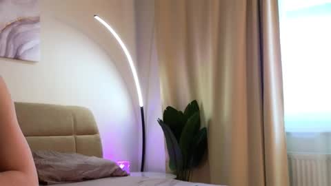 Snapshot of eva_natsumi chatting on 02.22.25 Eva online show from 02.22.25