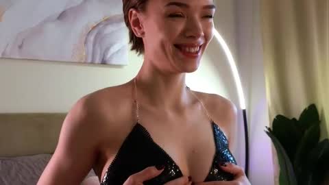 Snapshot of eva_natsumi chatting on 02.24.25 Eva online show from 02.24.25