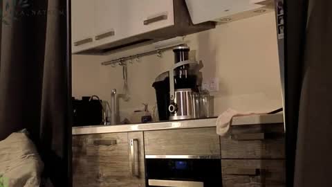 Snapshot of eva_natsumi chatting on 09.22.25 Eva online show from 09.22.25