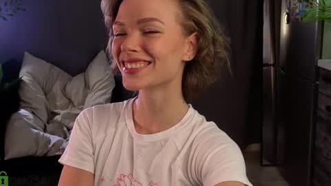 Snapshot of eva_natsumi chatting on 10.26.25 Eva online show from 10.26.25