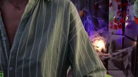 Snapshot of eva_natsumi chatting on 10.27.25 Eva online show from 10.27.25