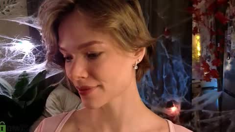 Snapshot of eva_natsumi chatting on 10.29.25 Eva online show from 10.29.25