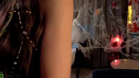 Snapshot of eva_natsumi chatting on 10.31.25 Eva online show from 10.31.25