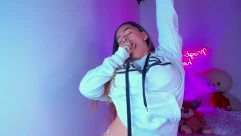 Eva Shinee online show from 02.07.25