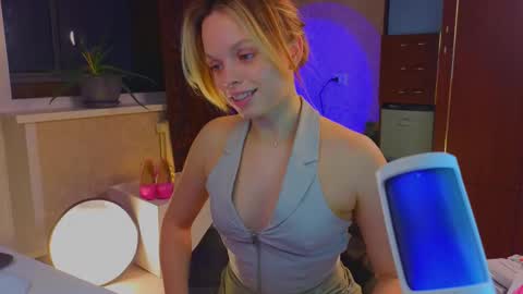 Hi there i am Eva and i wish create a nice community with you so join my Ticket Show for more pleasure online show from 01.31.26