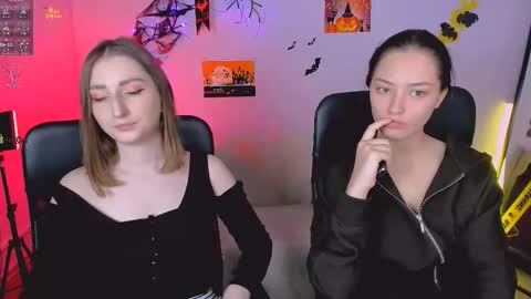 Snapshot of eva_smiith_ chatting on 10.31.25 Eva online show from 10.31.25