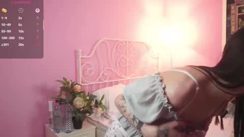 Snapshot of eva_vibe chatting on 10.11.25 eva_vibe online show from 10.11.25