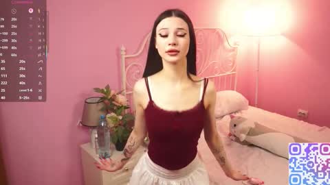 Snapshot of eva_vibe chatting on 10.28.25 eva_vibe online show from 10.28.25