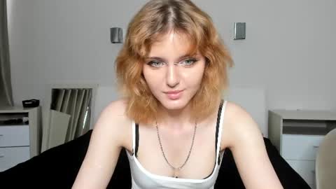Snapshot of eva_vv chatting on 06.14.26 Eva online show from 06.14.26