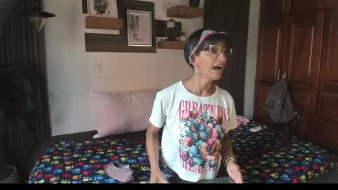 Snapshot of evaa_campbell chatting on 04.19.26 Eva online show from 04.19.26