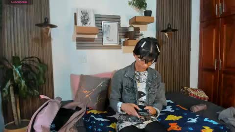 Snapshot of evaa_campbell chatting on 04.23.26 Eva online show from 04.23.26