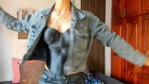 Snapshot of evaa_campbell chatting on 04.24.26 Eva online show from 04.24.26