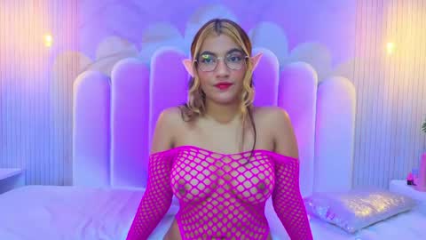 Snapshot of evaa_honey chatting on 05.22.26 evaa_honey online show from 05.22.26