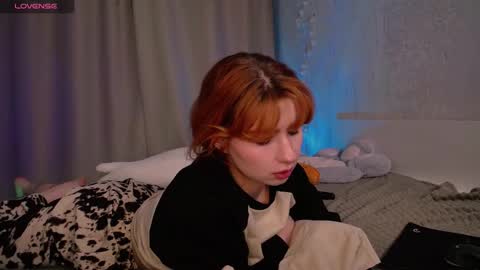 Snapshot of evaa_moonn_ chatting on 12.18.25 Eva online show from 12.18.25