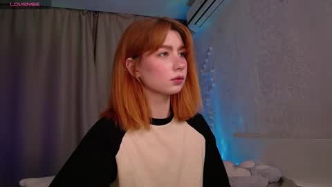 Snapshot of evaa_moonn_ chatting on 12.20.25 Eva online show from 12.20.25