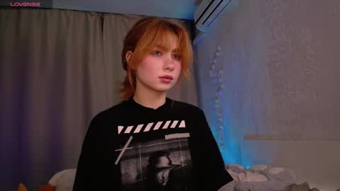 Snapshot of evaa_moonn_ chatting on 12.22.25 Eva online show from 12.22.25