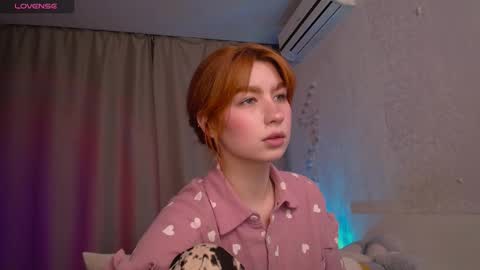 Snapshot of evaa_moonn_ chatting on 01.06.26 Eva online show from 01.06.26