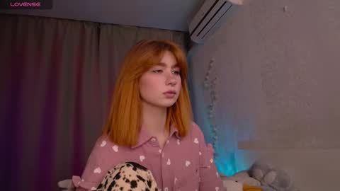 Snapshot of evaa_moonn_ chatting on 01.12.26 Eva online show from 01.12.26