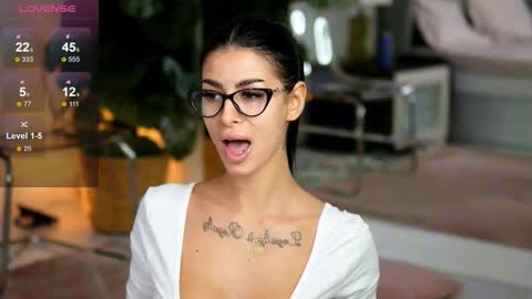 Snapshot of evaamanti chatting on 11.08.25 Eva online show from 11.08.25